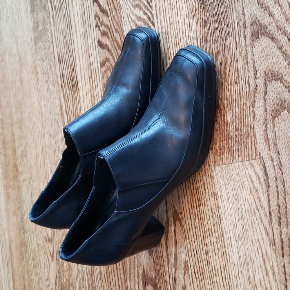 (7.5AAAA) Amalfi by Rangoni Made in Italy Classic Slip On Chunky Heel Business